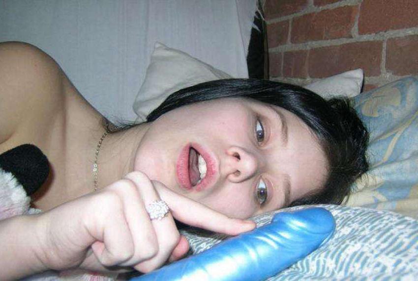 16P Pictures of a horny teen playing with her twat