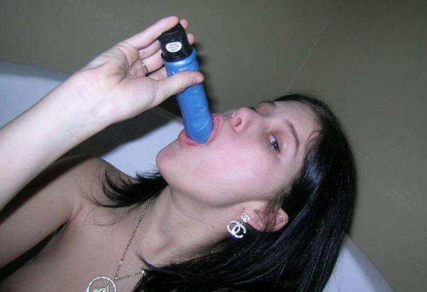 16P Pictures of a horny teen playing with her twat