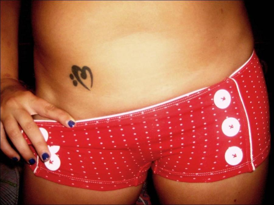 15P Cute chick with perfect body fingers herself