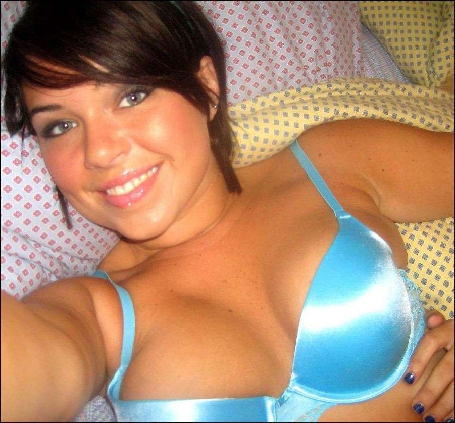 15P Cute chick with perfect body fingers herself