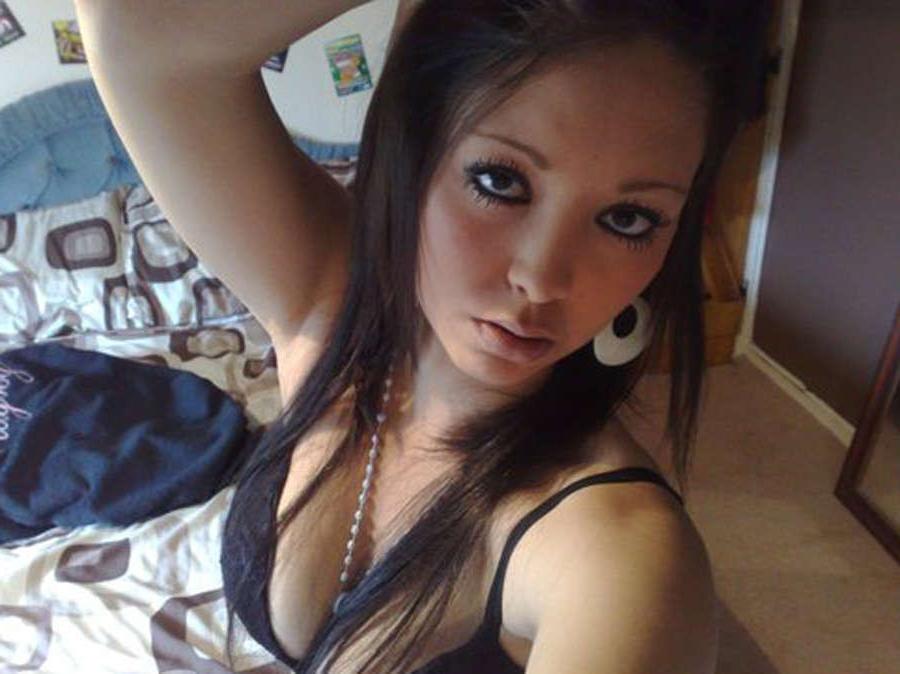 18P Cute Asian chick dildo-fucking her pussy