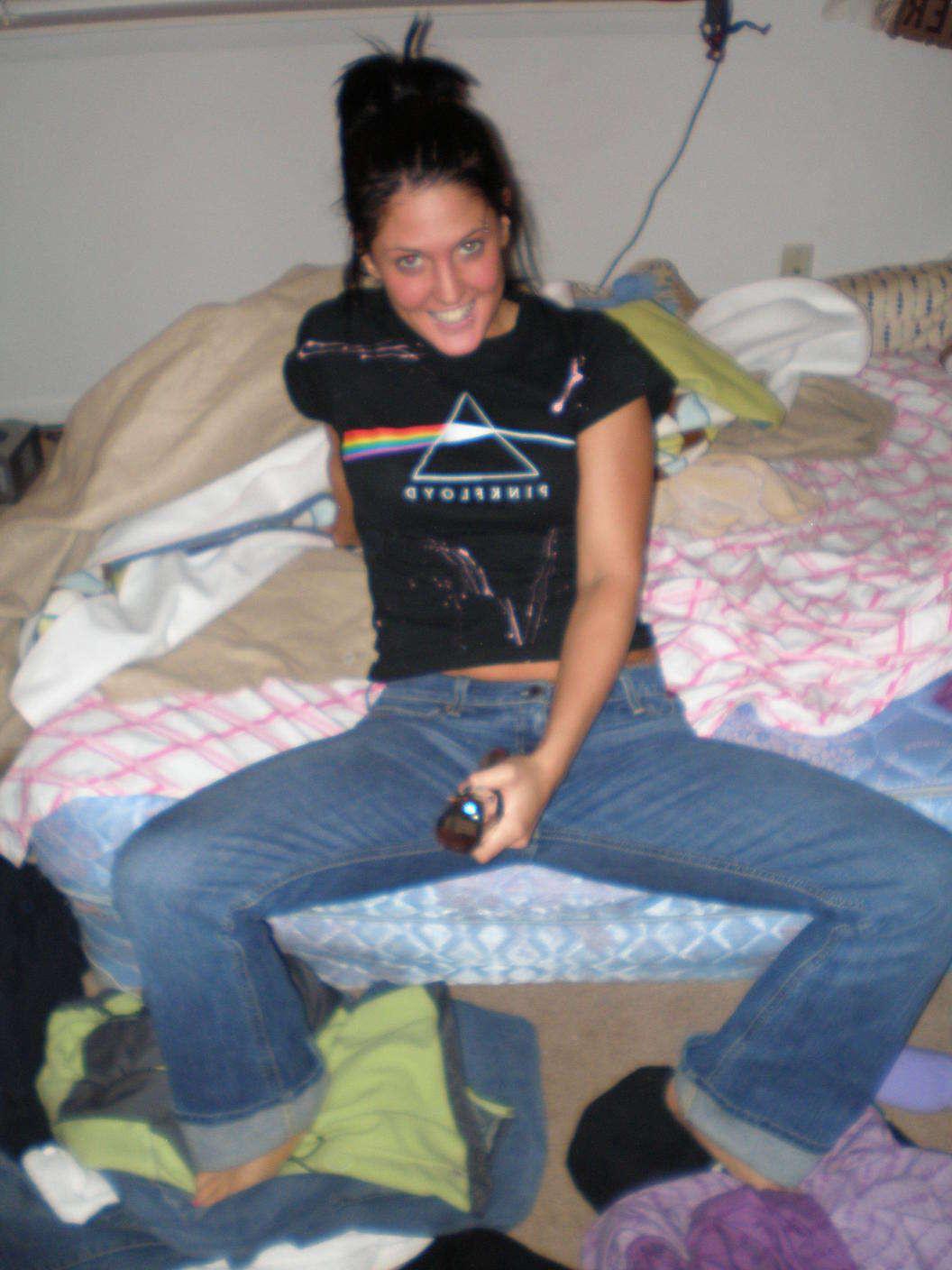 15P Dildo fun and fuck session with brunette chick