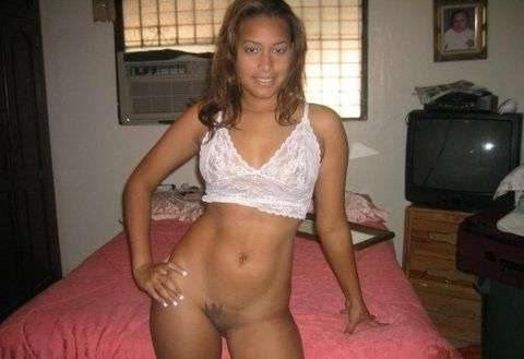 16P Bad girl gets naked and uses knife for a dildo
