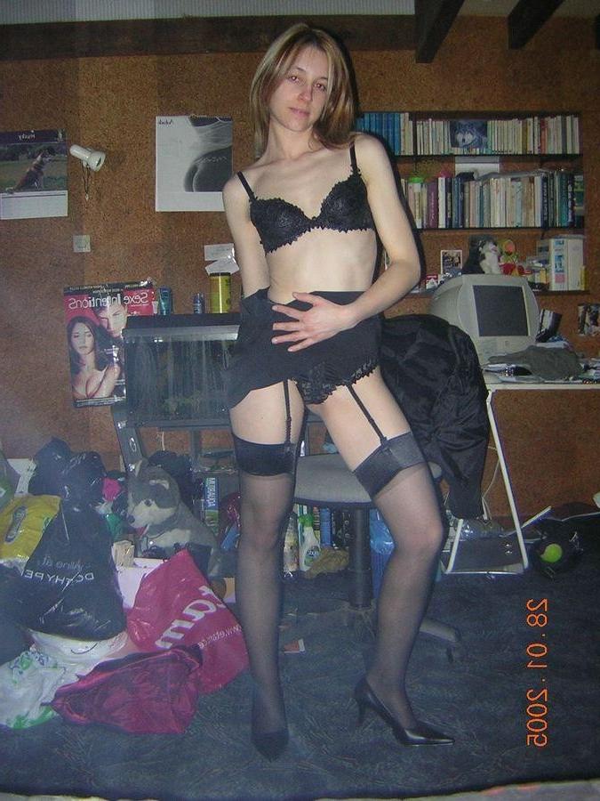 18P Ericka fucking herself in bed with a glass dildo