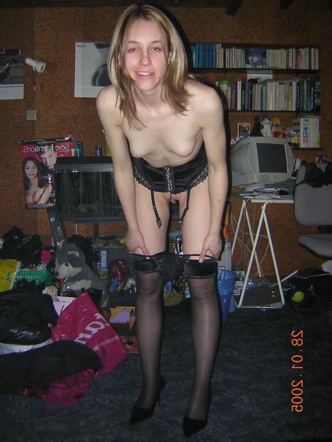 18P Ericka fucking herself in bed with a glass dildo