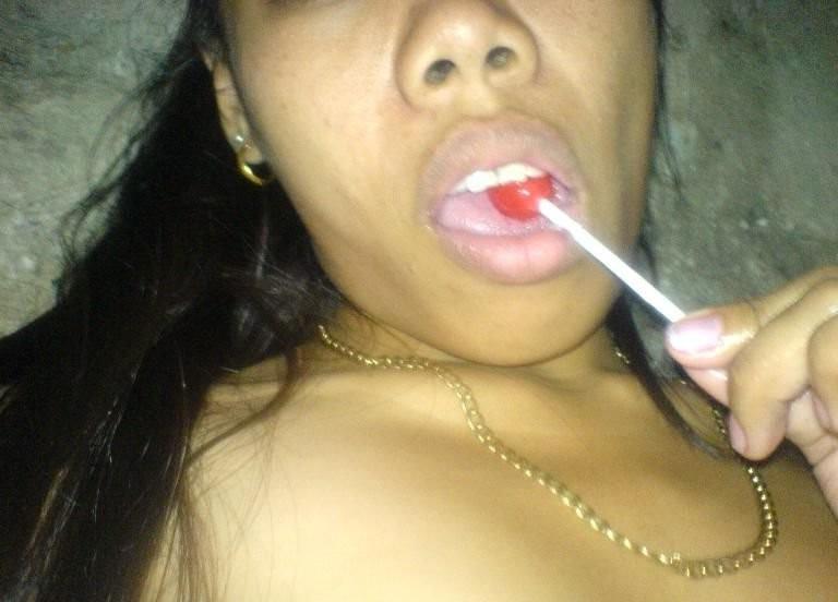 16P Asian slut posing and sticking lollipop up her poontang