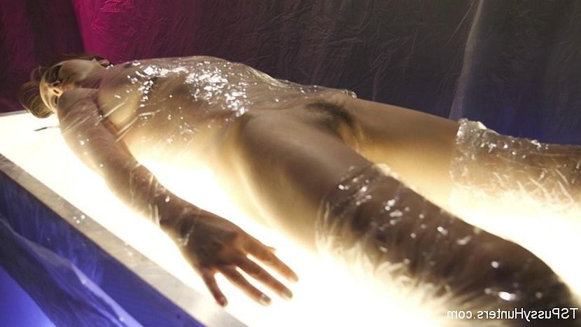 18P TS Foxxy in golden outfit pussy fucks Cytherea for squirting org