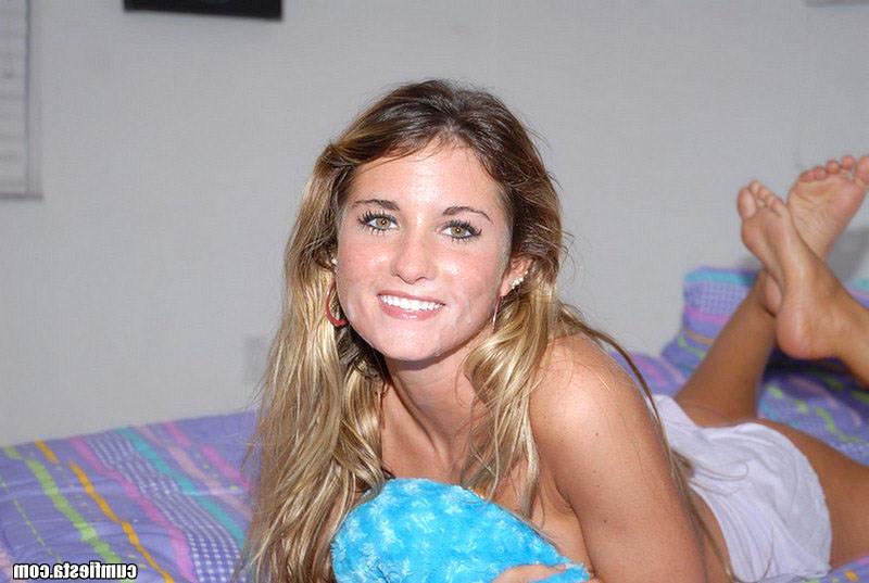 15P Sexy amateur babe gets a nice face full of cum in these pictures
