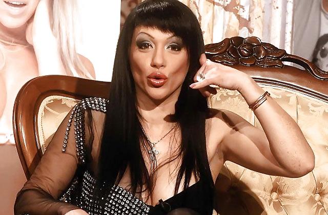 25P Serbian mature singers