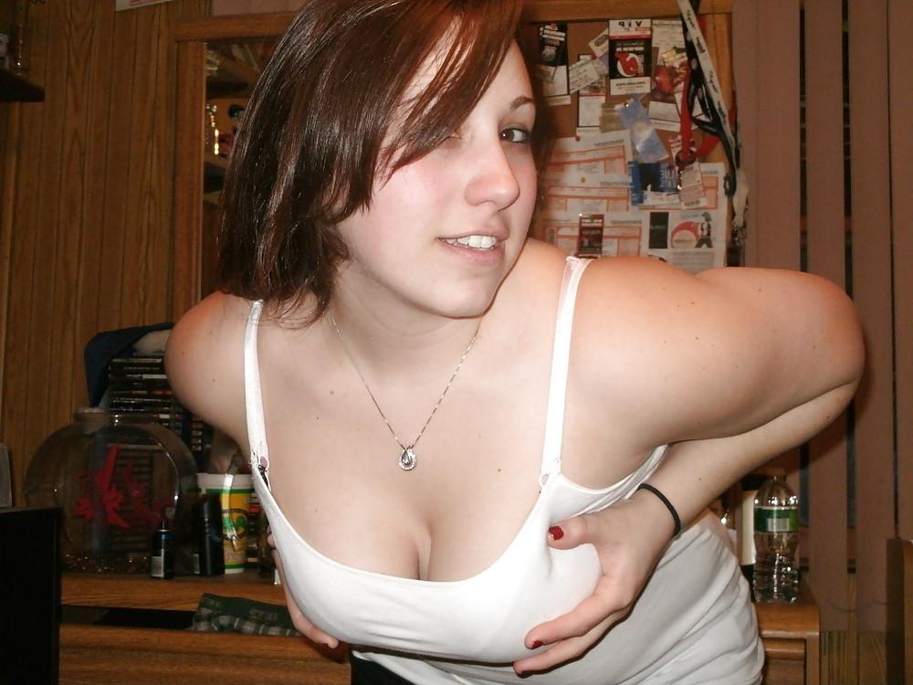 25P Chubby  Posing In Bedroom