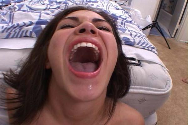 20P Hot chick enjoys doing extreme hardcore sex on bed,Hot chick gets fucked hard,Ho