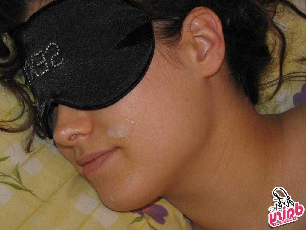 15P This sexy amateur Daisy gets a facial while she sleeps