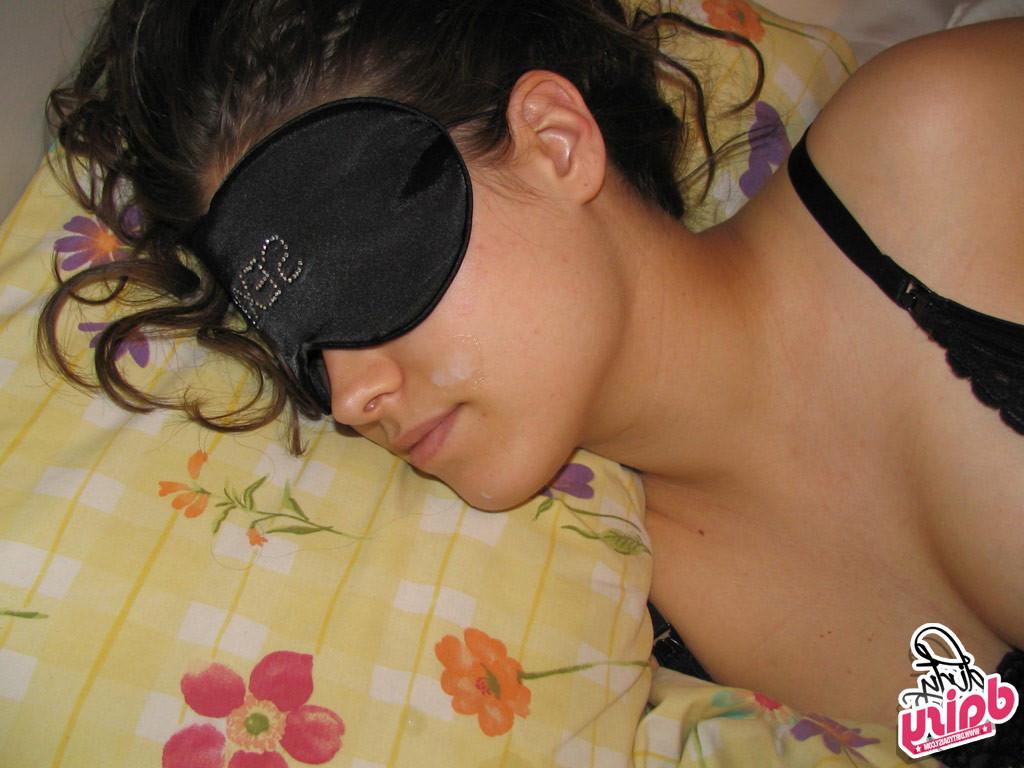 15P This sexy amateur Daisy gets a facial while she sleeps