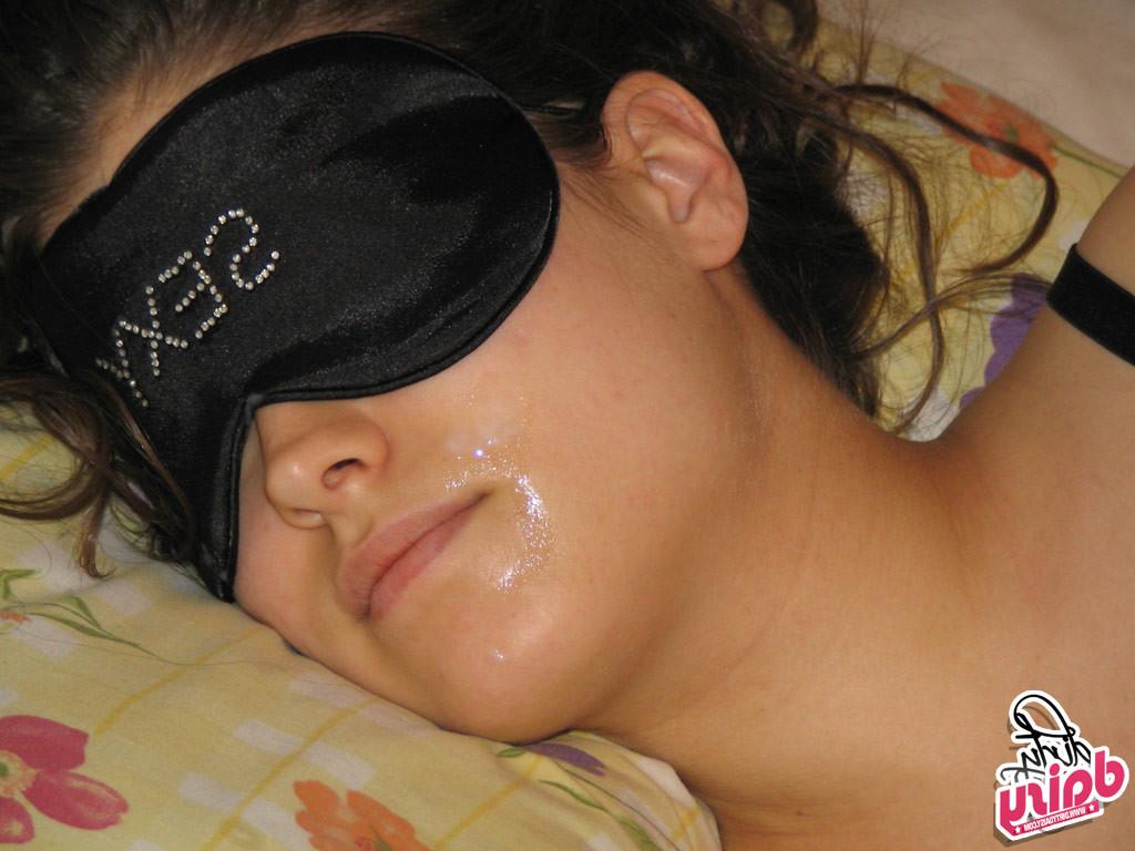 15P This sexy amateur Daisy gets a facial while she sleeps