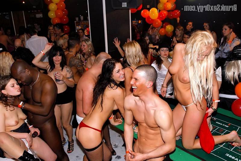 20P Kinky drunk bitches swapping jizz