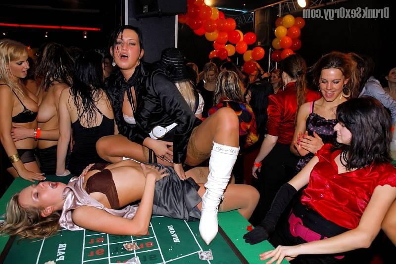 20P Kinky drunk bitches swapping jizz