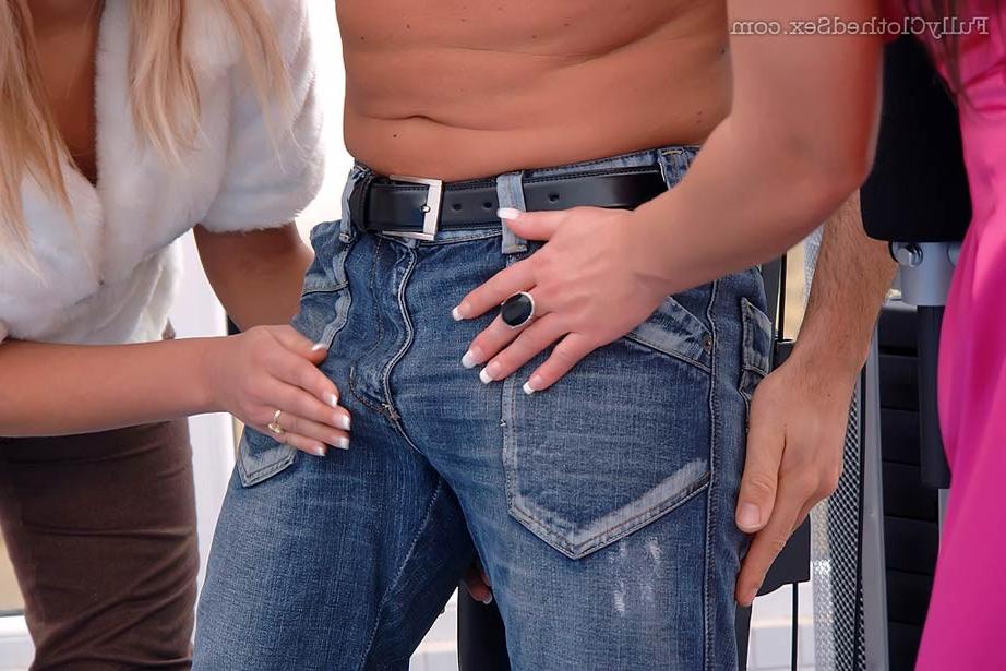 19P Two rich ladies drilled and creamed by fitness instructor