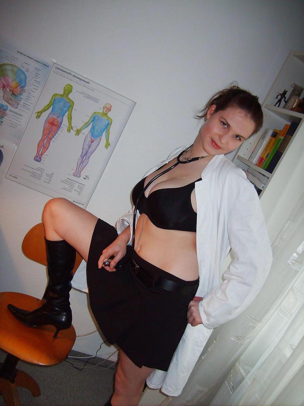 25P BUSTY AND HORNY AMATEUR GIRL