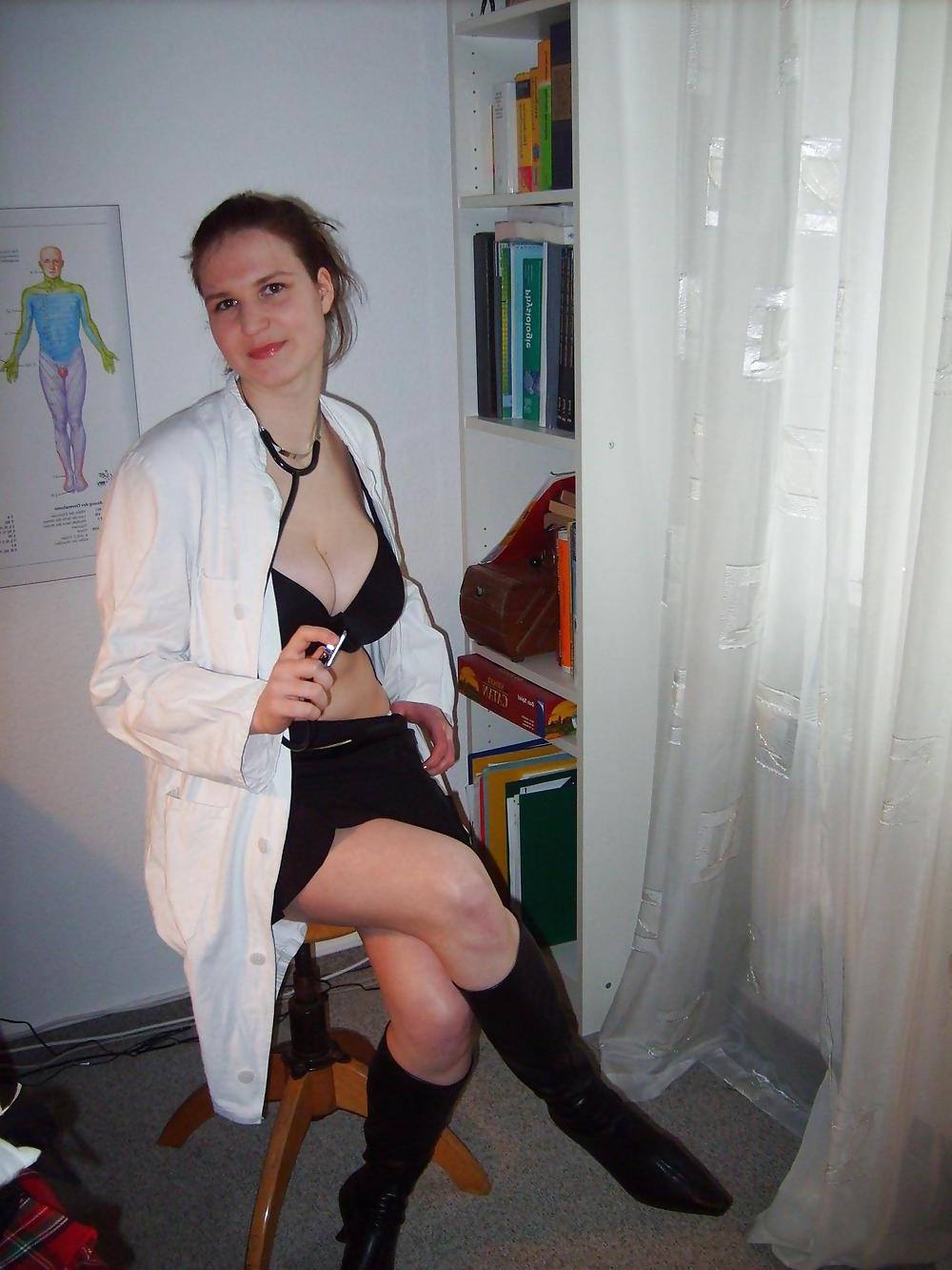 25P BUSTY AND HORNY AMATEUR GIRL