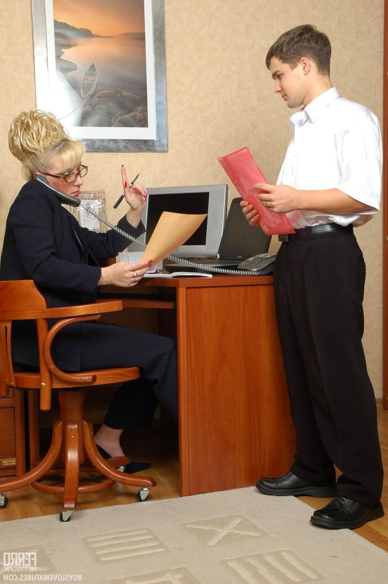 19P Experienced mature secretary drilled by a lucky apprentice