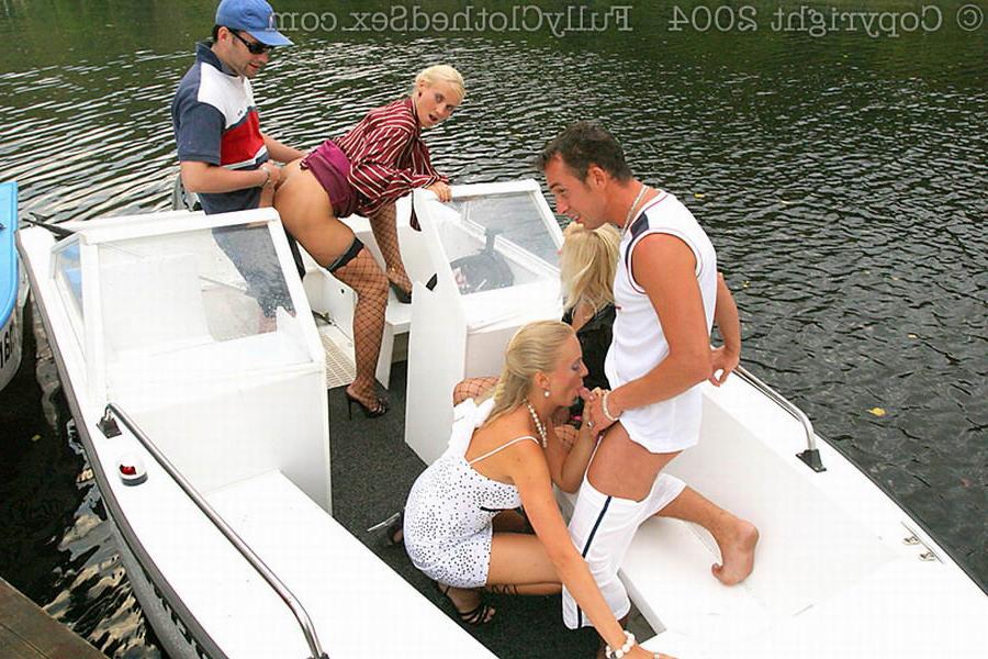 16P Couples have hot groupsex on a fast boat