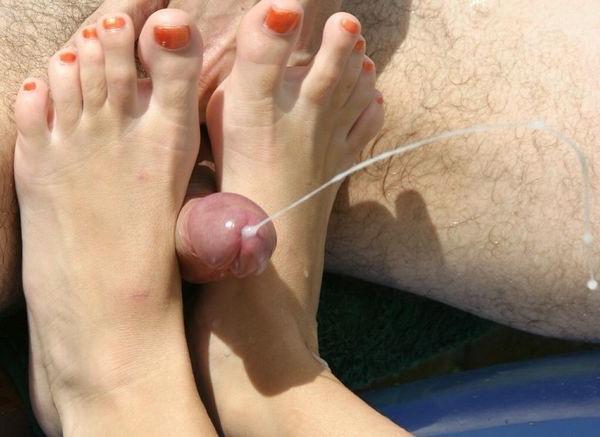 15P Hot Babe gives a footjob