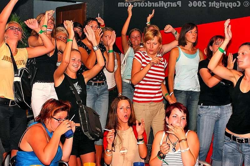 20P Cum adoring amateurs receive a facial on stage
