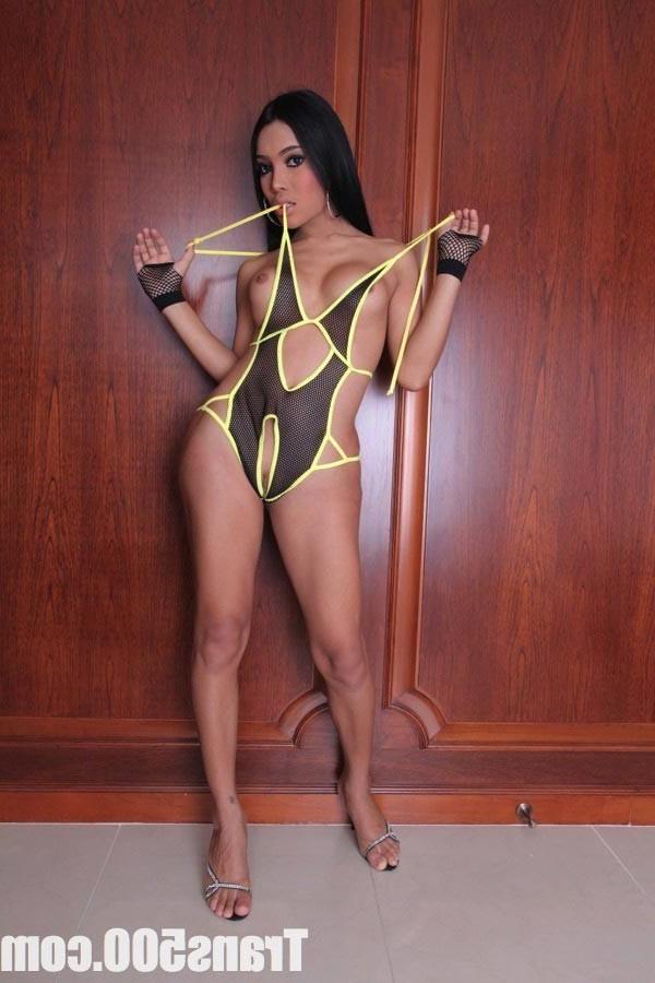 16P Gorgeous post op transsexual dildoing her brand new pussy