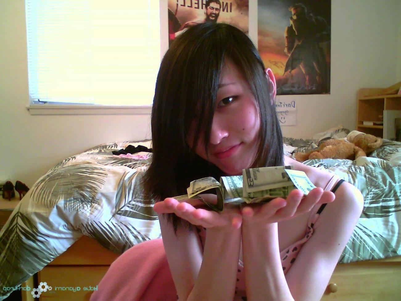 16P Young japanese newhalf ladyoby posing