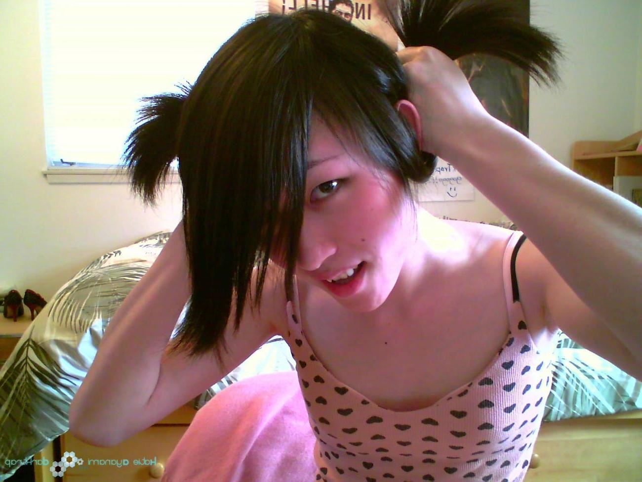 16P Young japanese newhalf ladyoby posing
