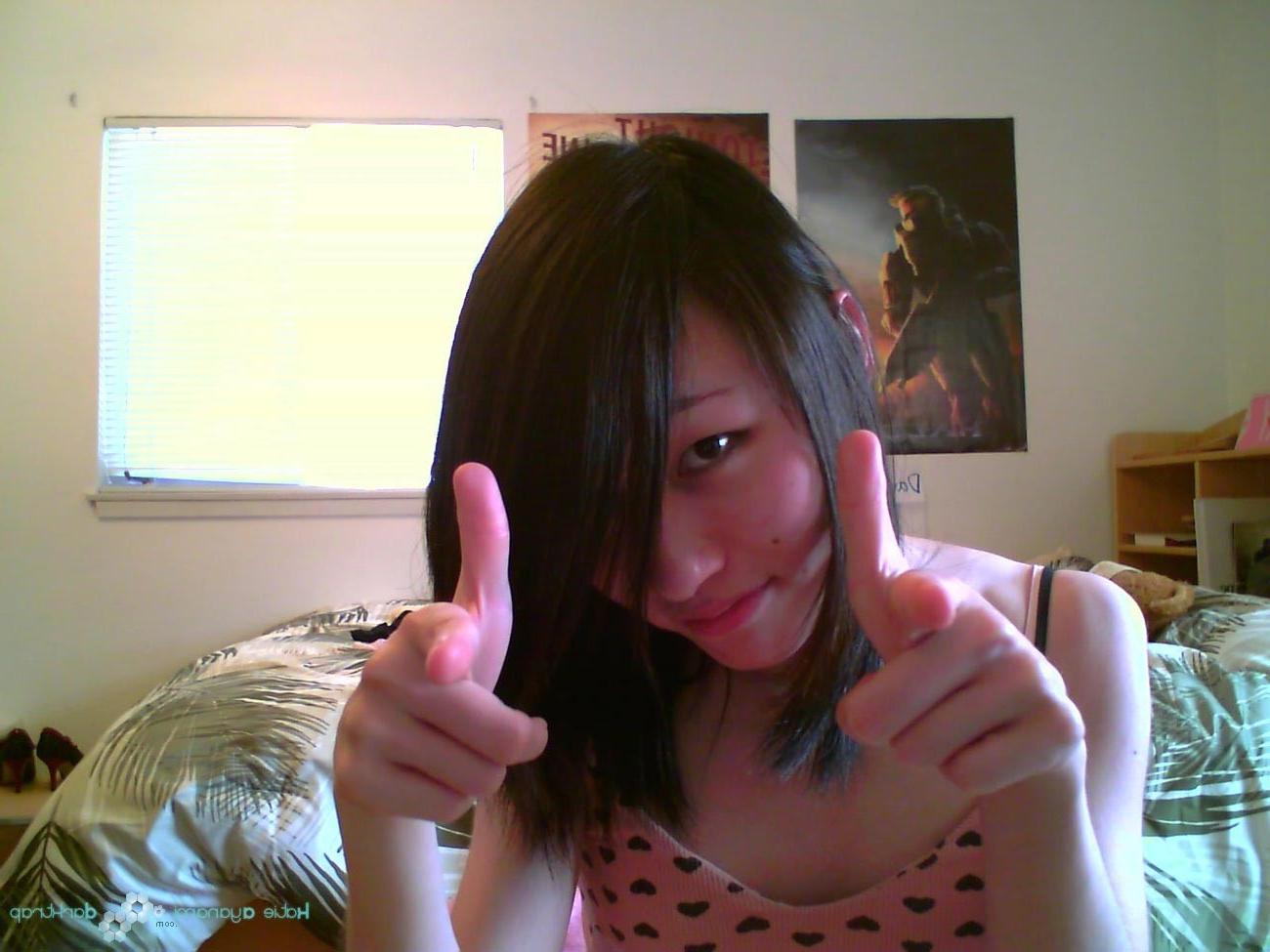 16P Young japanese newhalf ladyoby posing