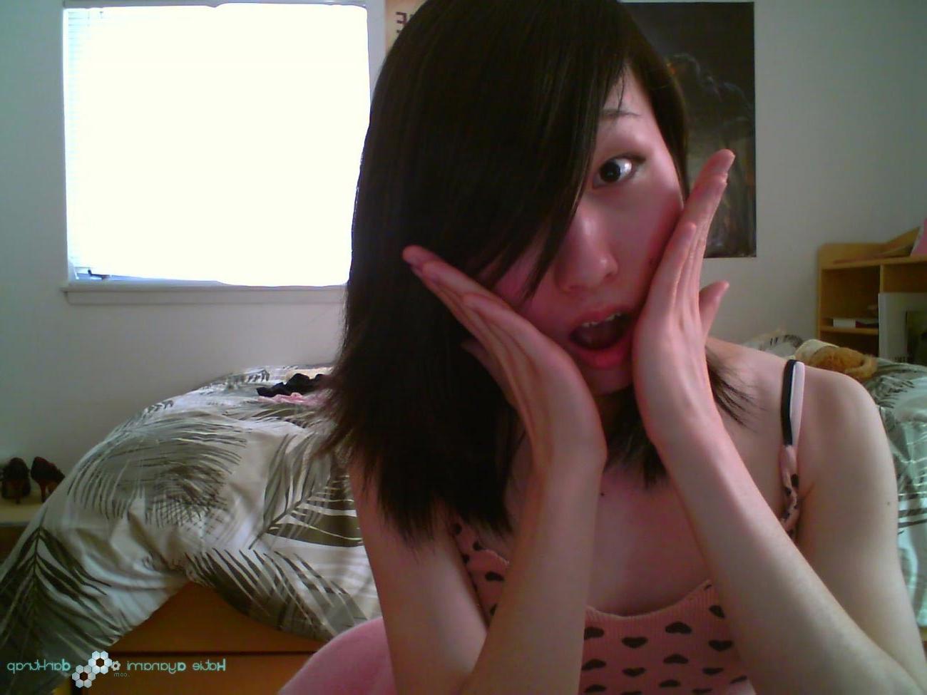 16P Young japanese newhalf ladyoby posing