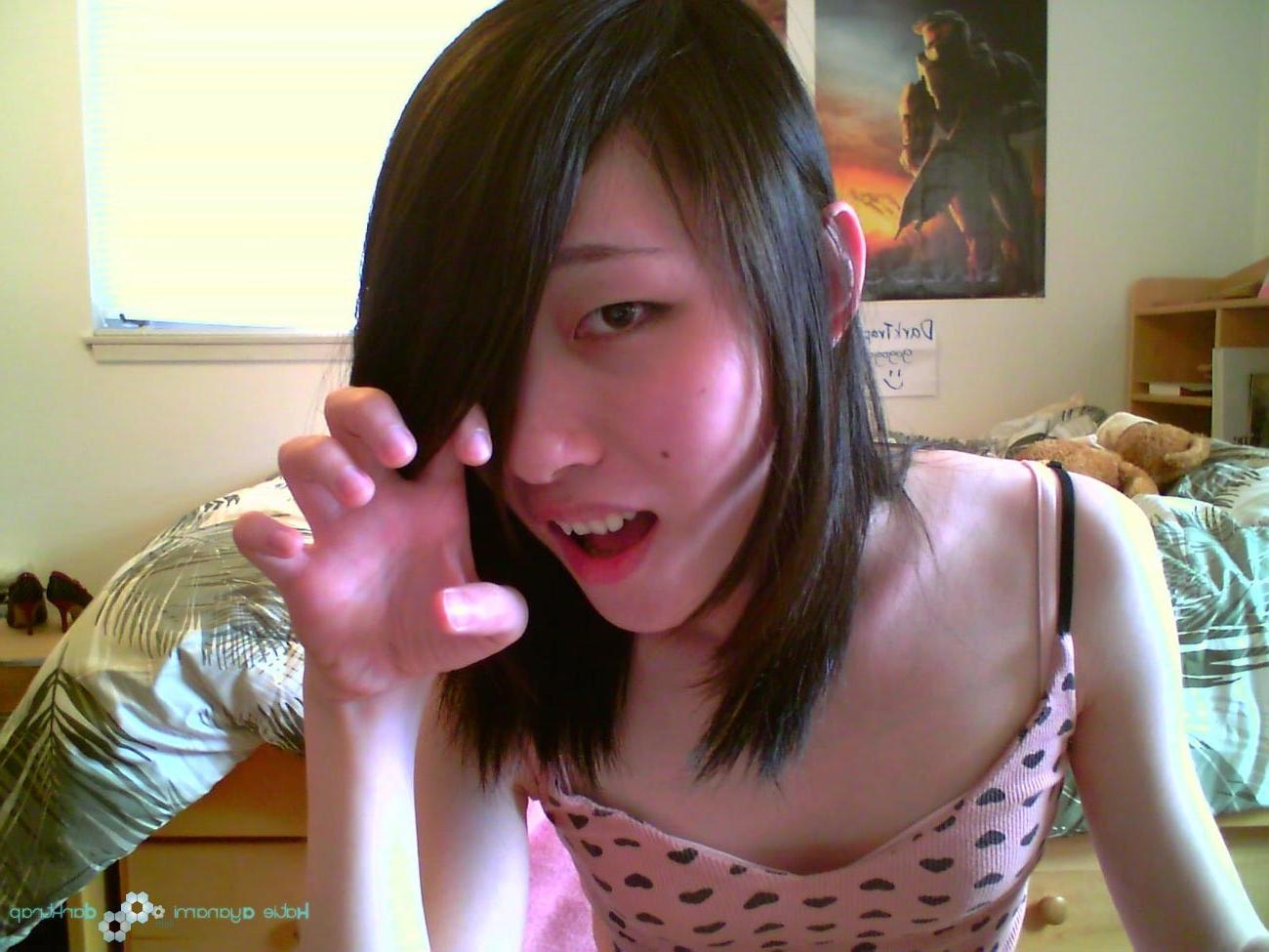 16P Young japanese newhalf ladyoby posing