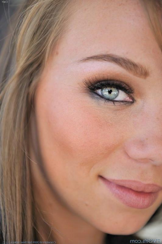 15P Capri Anderson masturbates with dildo until she squirts