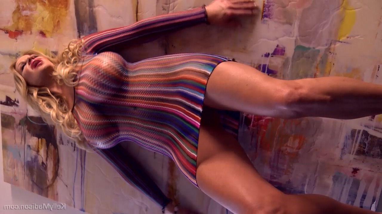 16P Milf Kelly Madison pleasures herself with a dildo