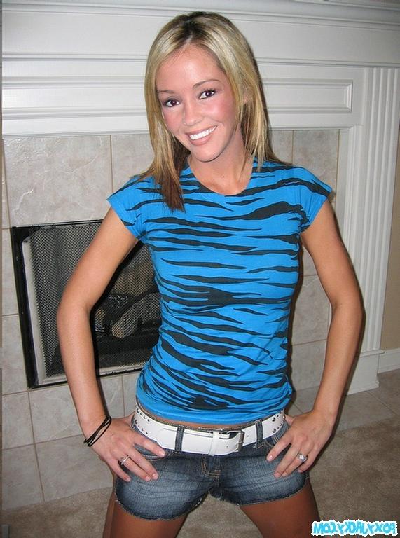 16P Foxy Jacky gives a sexy striptease and fucks a big pink dildo
