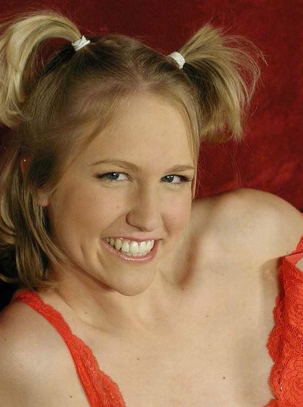 16P Amateur babe toying her pussy deep for orgasm