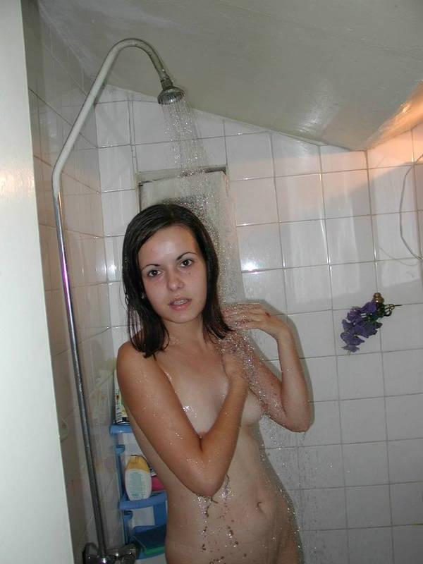 16P Amateur babe toying her pussy hard with big dildo