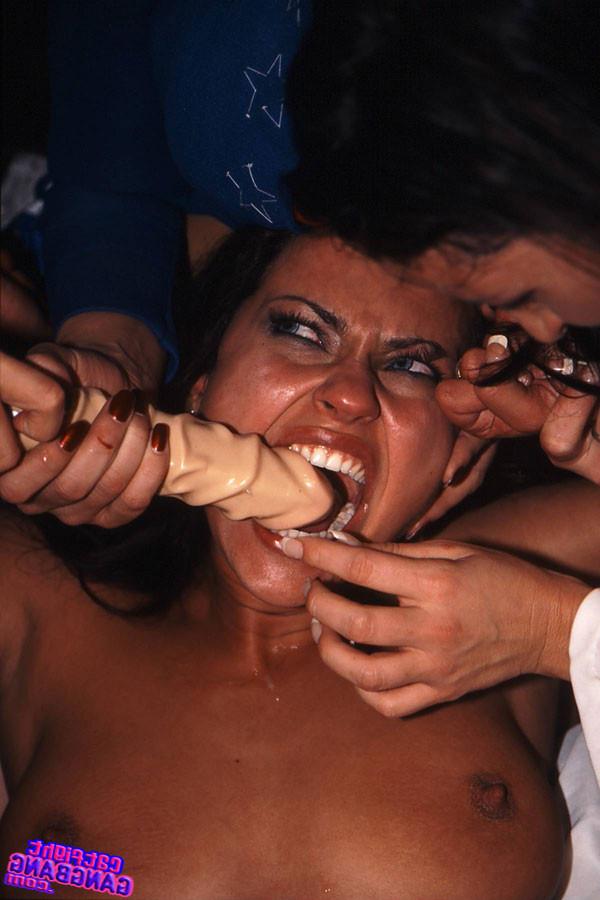 16P Hot lesbian babes toying and lick pussy