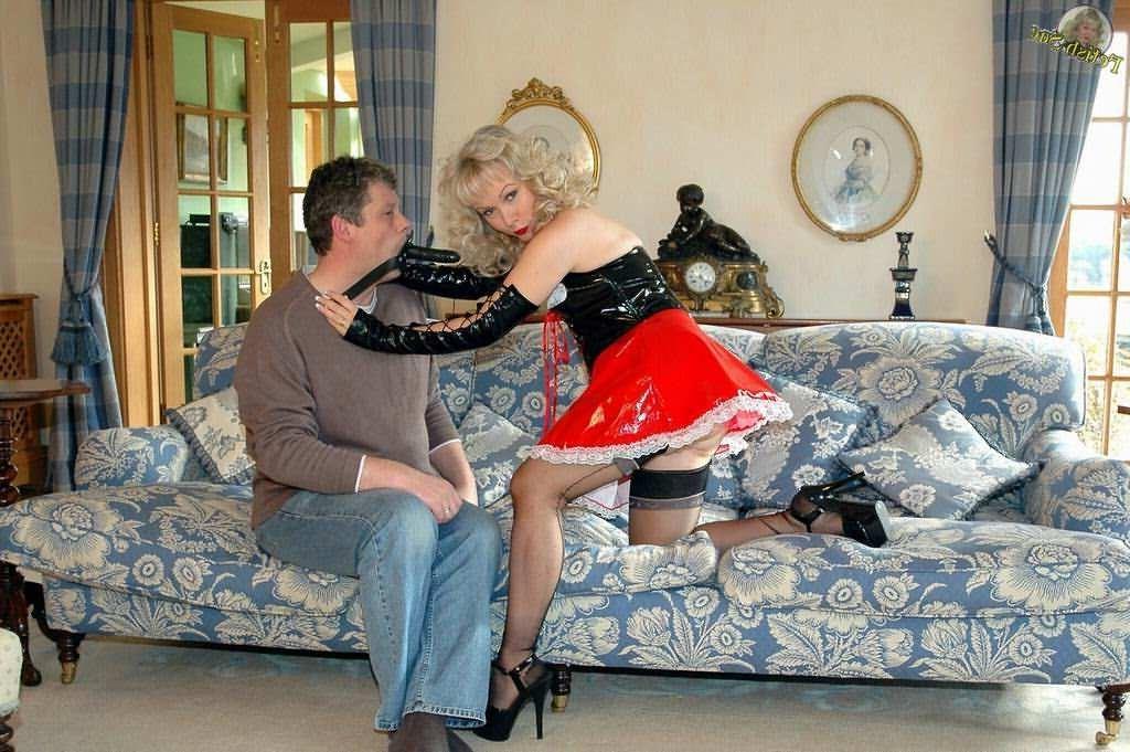 12P Stocking lady Sue gets fucked with a head dildo
