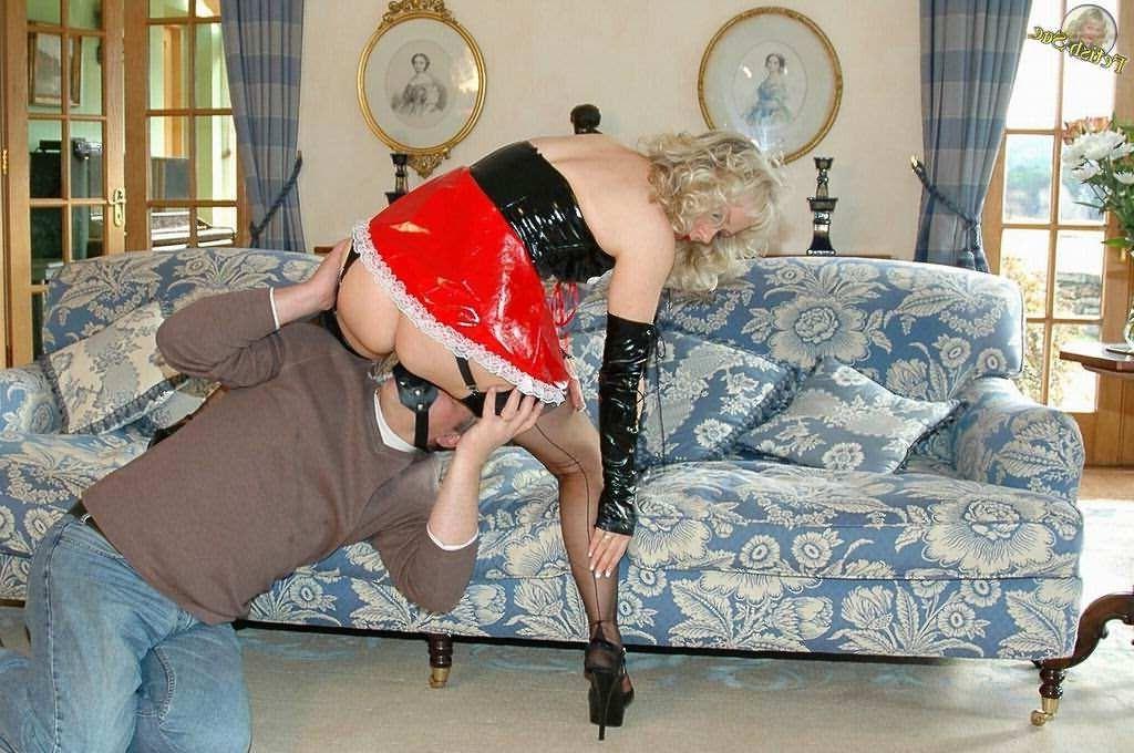 12P Stocking lady Sue gets fucked with a head dildo