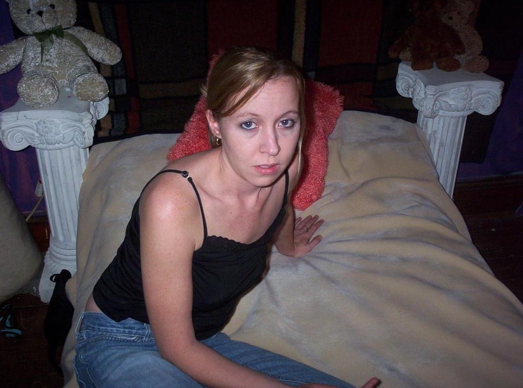 20P Amateur girlfriend playing with a dildo at home