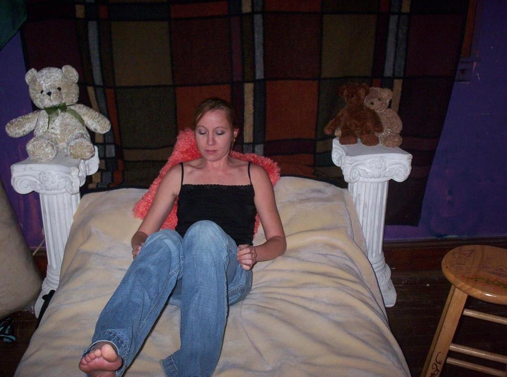 20P Amateur girlfriend playing with a dildo at home