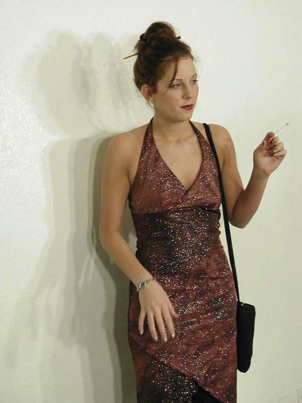 16P Amateur smoker babe toying her pussy to get orgasm