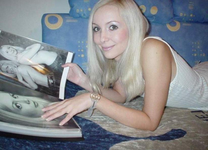 20P Amateur blonde girlfriend toying with a huge dildo