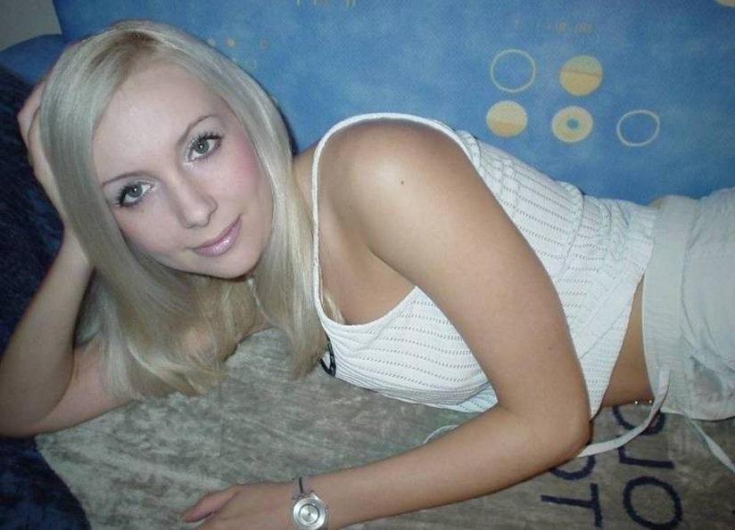 20P Amateur blonde girlfriend toying with a huge dildo