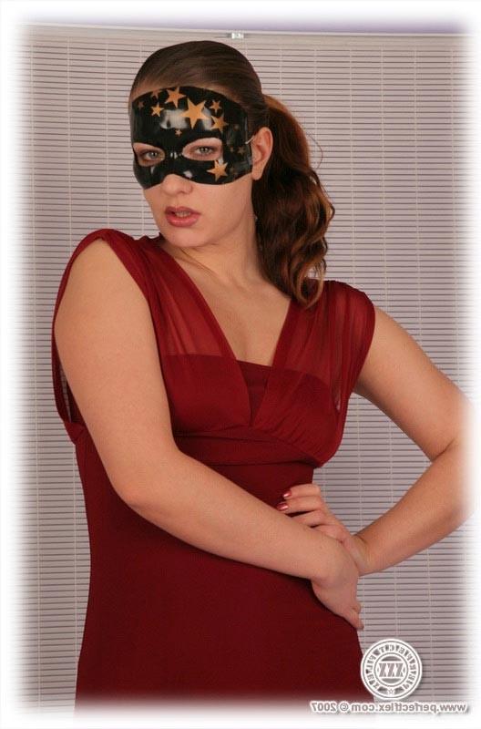 17P Masked flexible lady stuffing her shaved pussy with a pink dildo