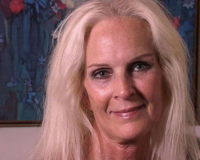 16P Dirty blonde grandma shows her old tits and plays with her dildo