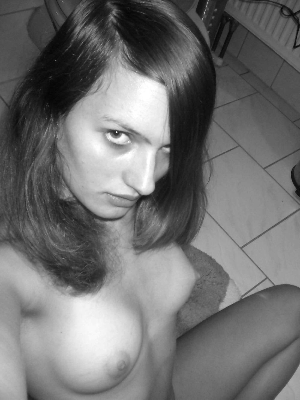 25P Young Amateur Girl Show Body