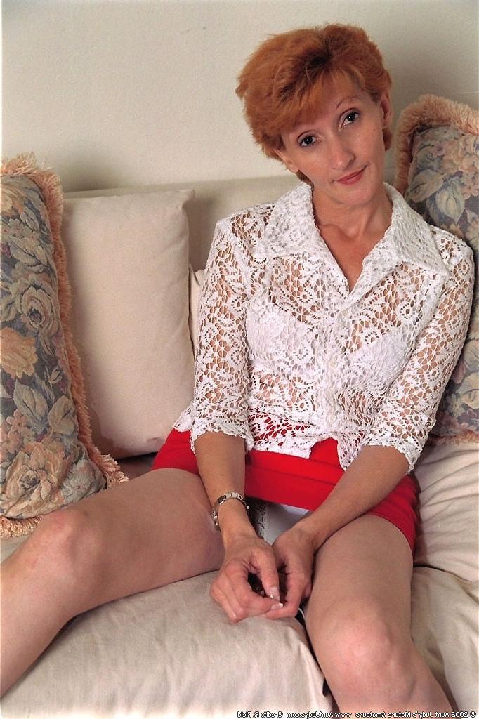 12P Redhead granny using two dildos
